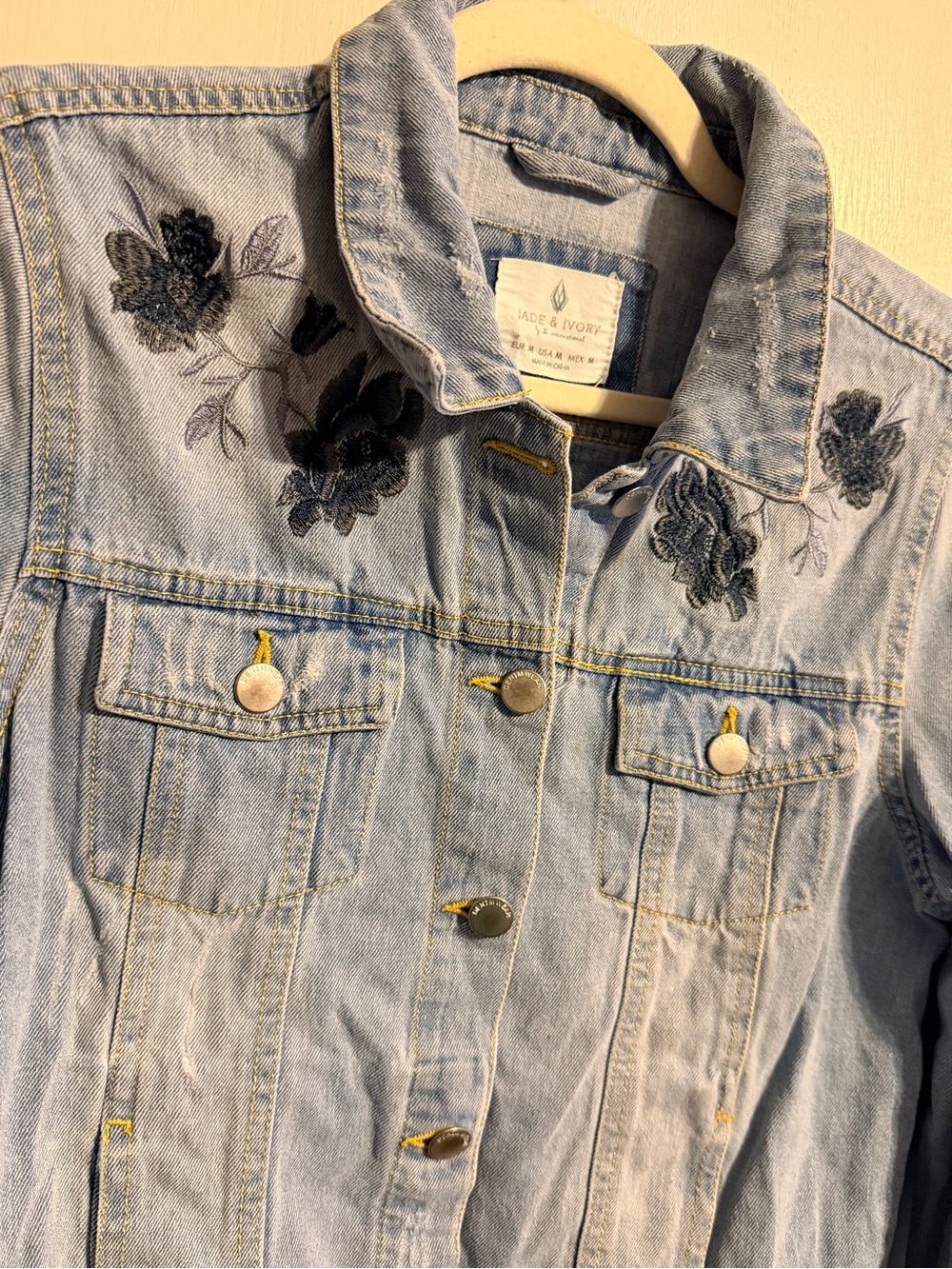 Jade & Ivory Embroidered Denim Jacket Medium Light Wash Floral Boho Jean Jacket - Picture 5 of 12